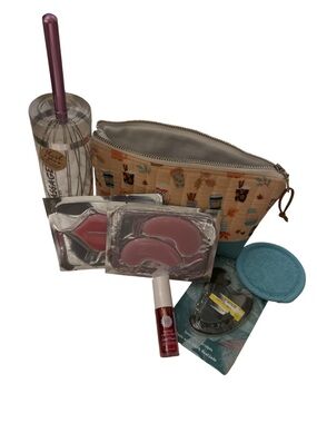 Skincare & Beauty Gift Set with Pink Hydrogel Masks and Travel Pouch